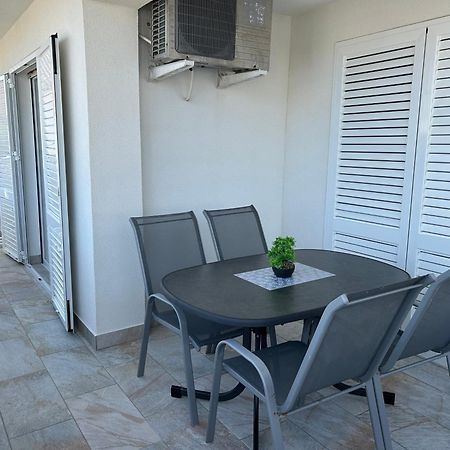 Apartmani Lovrencic Vrsi Bagian luar foto