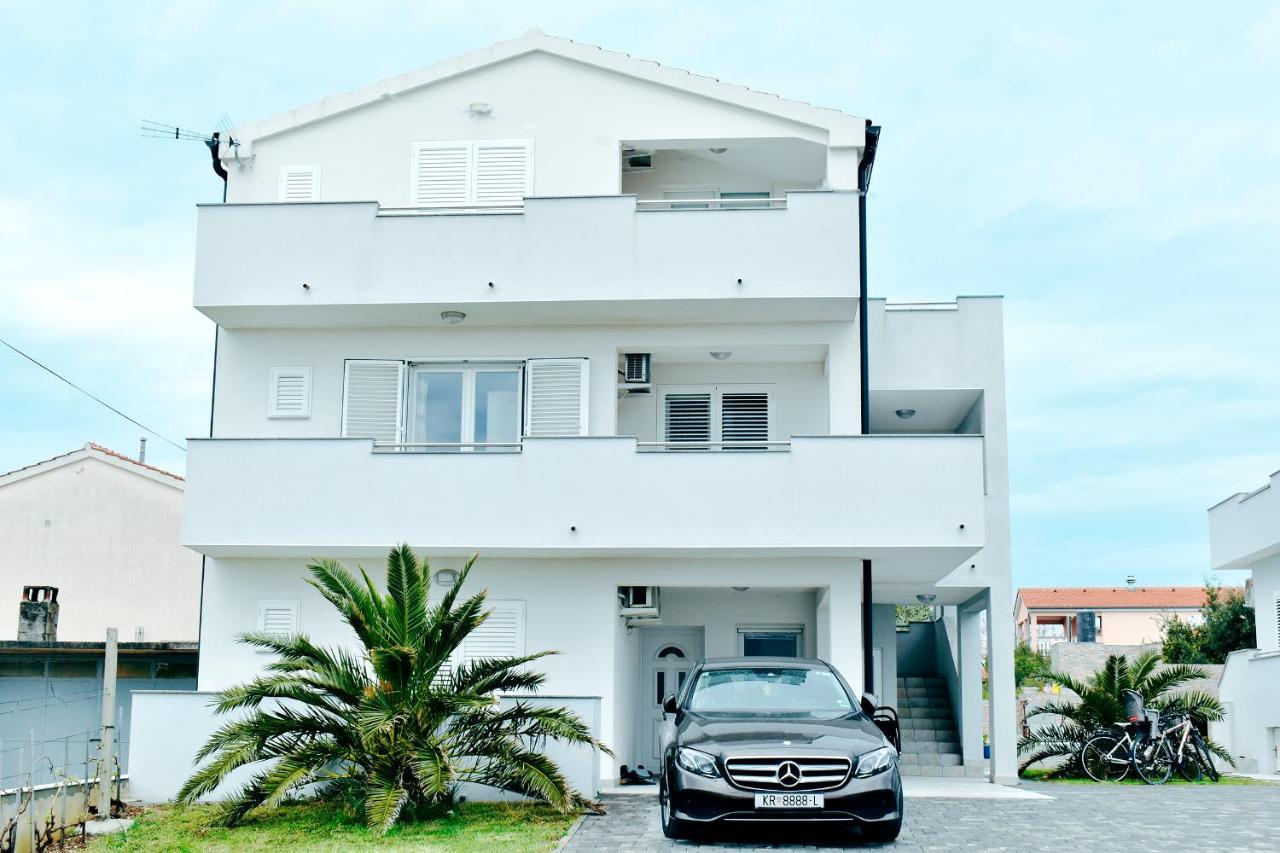 Apartmani Lovrencic Vrsi Bagian luar foto