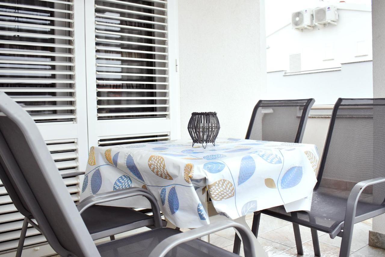Apartmani Lovrencic Vrsi Bagian luar foto