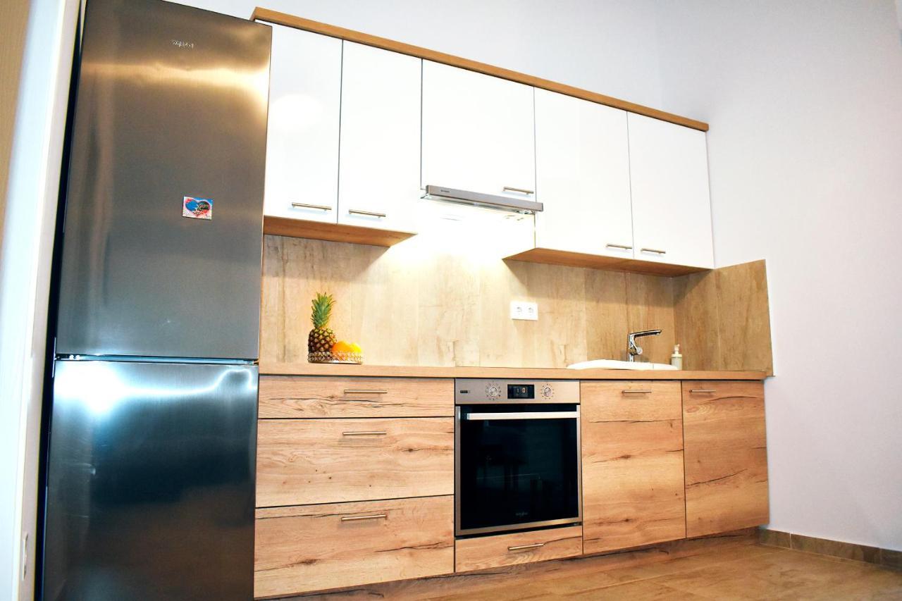 Apartmani Lovrencic Vrsi Bagian luar foto
