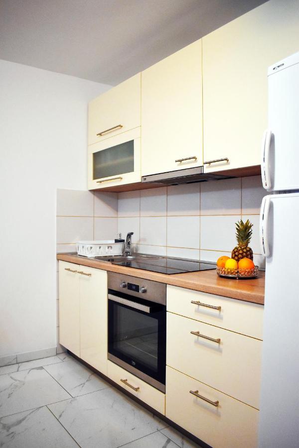 Apartmani Lovrencic Vrsi Bagian luar foto