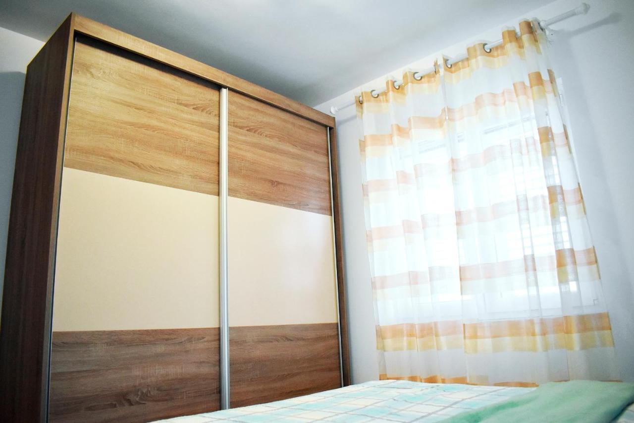 Apartmani Lovrencic Vrsi Bagian luar foto