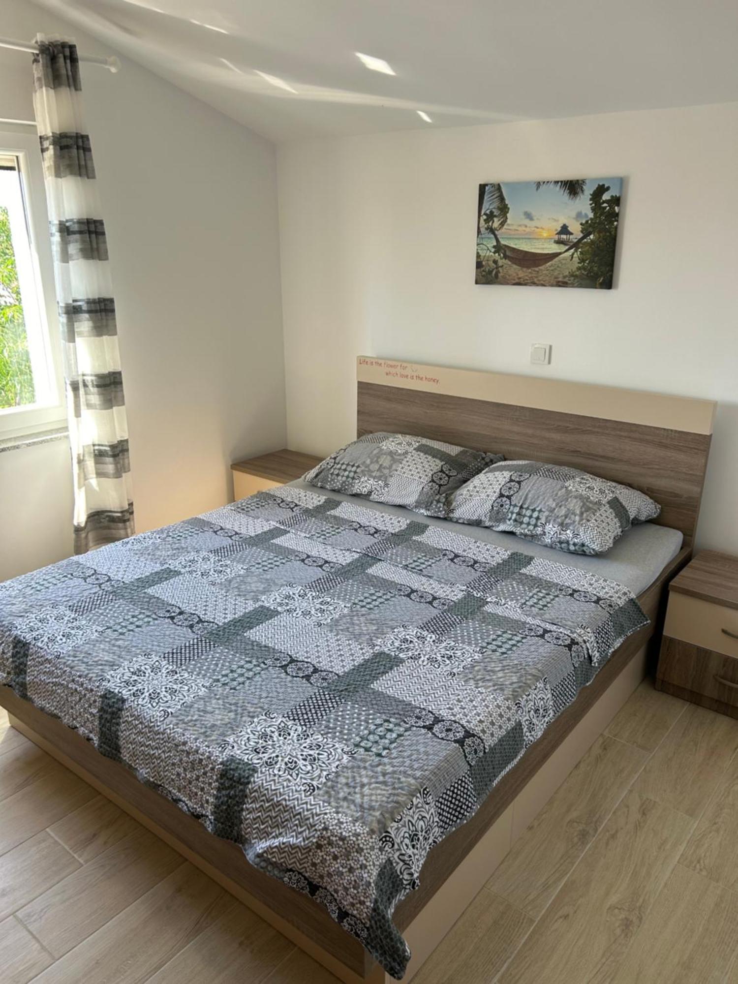 Apartmani Lovrencic Vrsi Bagian luar foto
