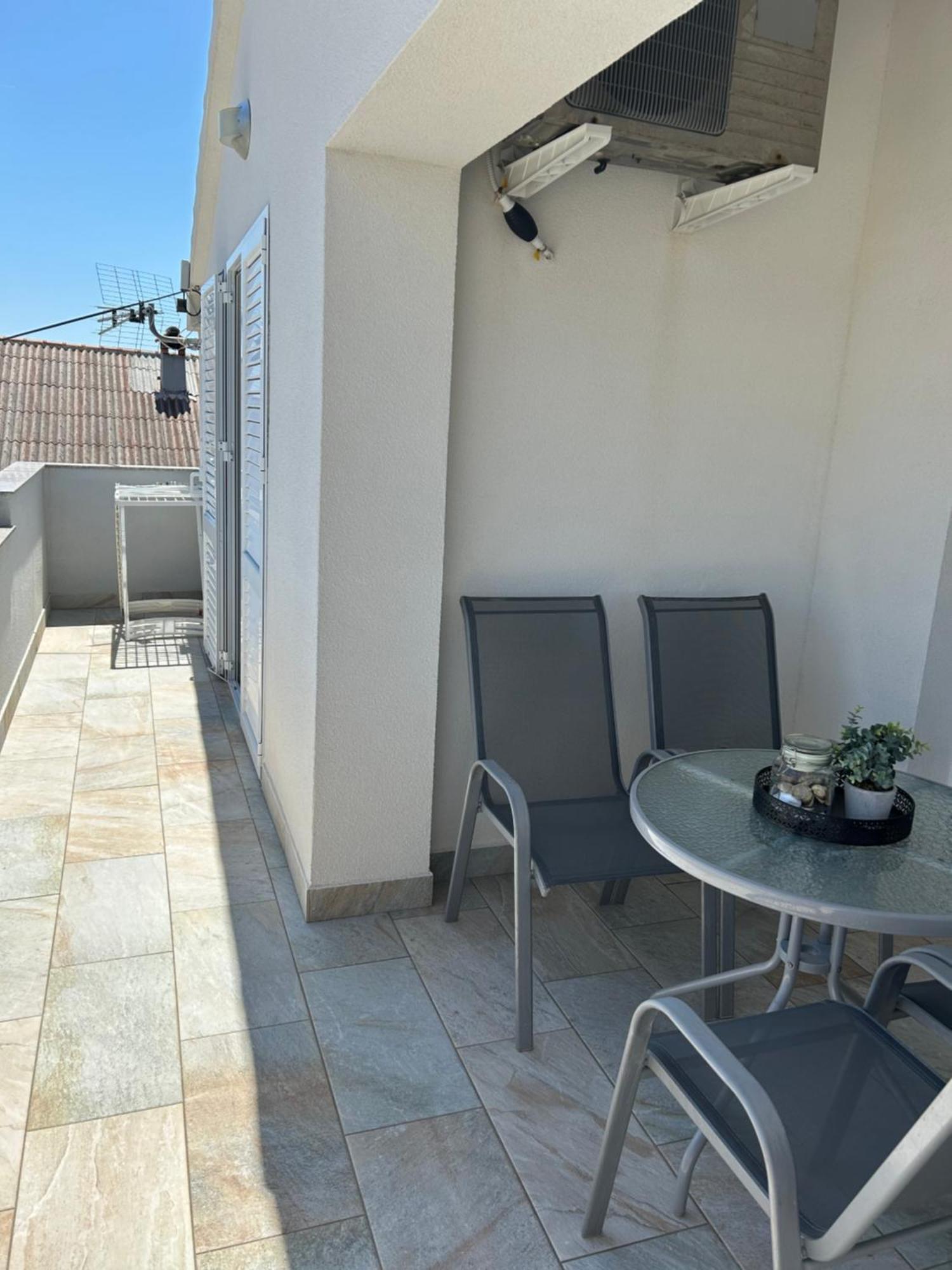 Apartmani Lovrencic Vrsi Bagian luar foto